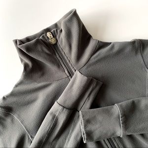 🖤2/$15 Aritzia TNA Zip-Up